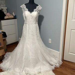 Symphony of Venus wedding dress size 16